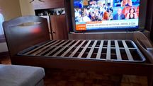 Cama Corpo e meio de madeira 1,90 M de comprimento.