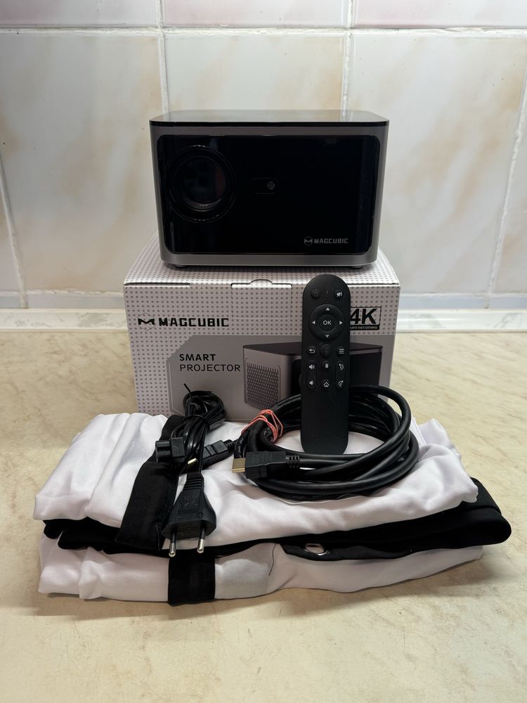 Смарт проектор з електрофокусом Magcubic HY350 LCD