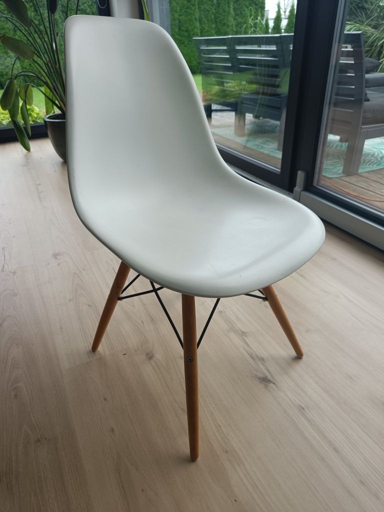 Krzesło białe wys. 80cm