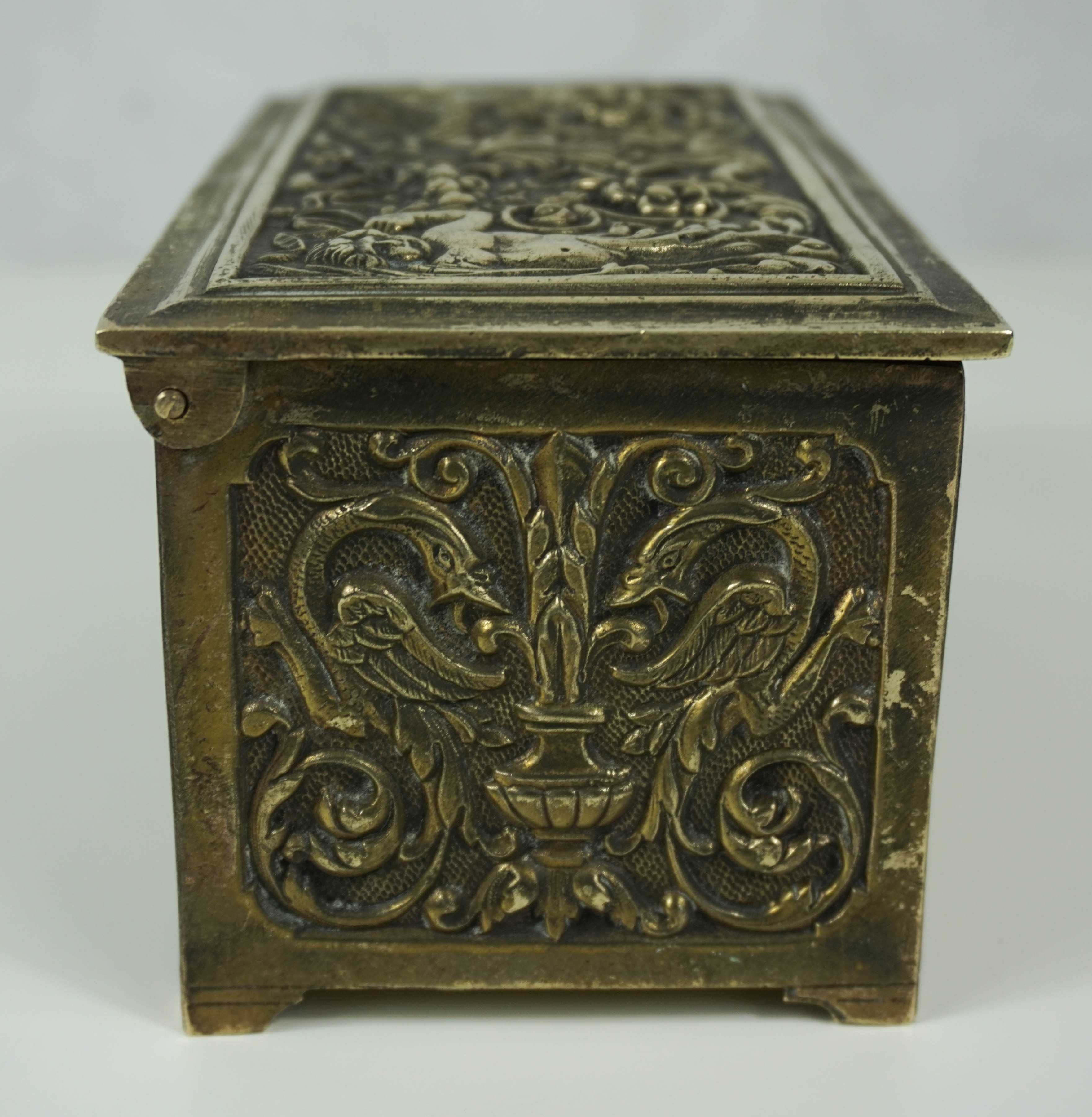Piękna duża prostokątna stara mosiężna szkatułka z Francji