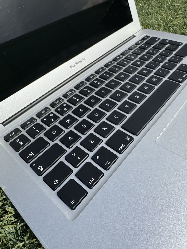 Macbook Air - A146