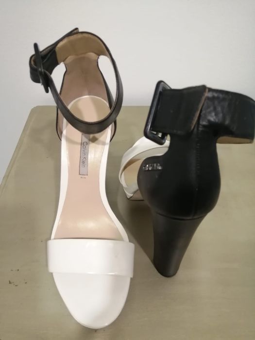 Sandálias Calvin Klein usadas apenas 1 vez