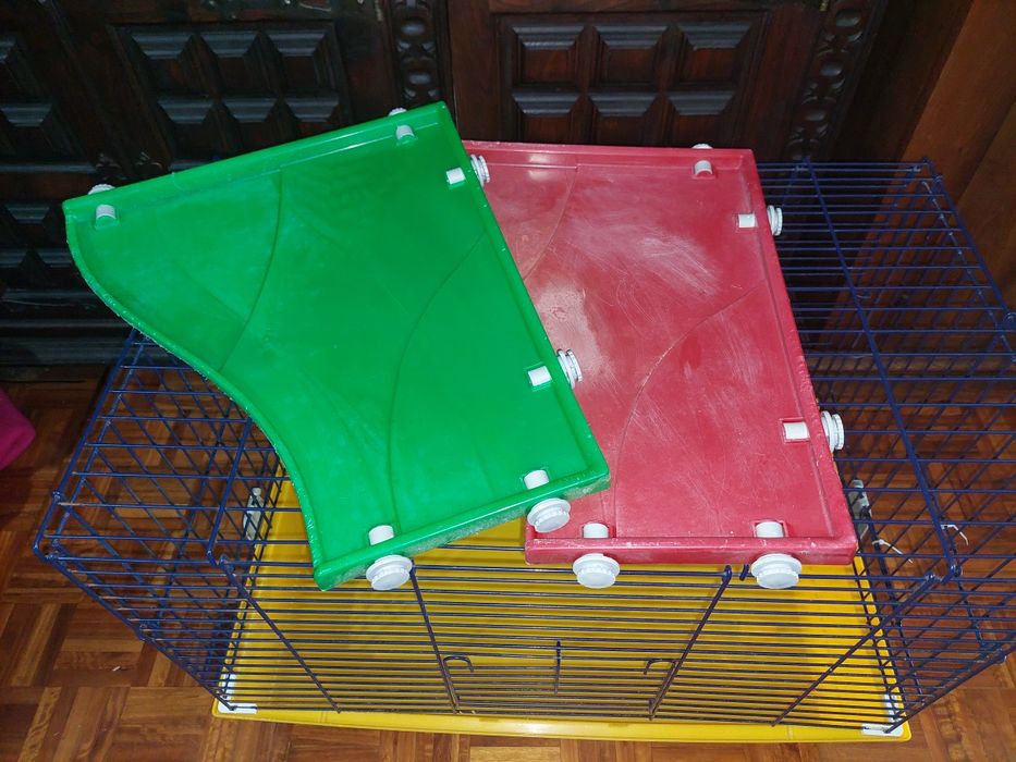 Vende-se gaiola muito grande (77*47*60) para roedores com plataformas