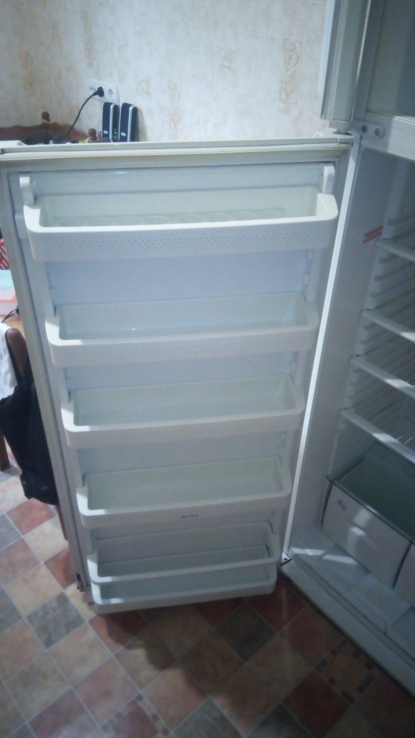 Холодильник Indezit Italy