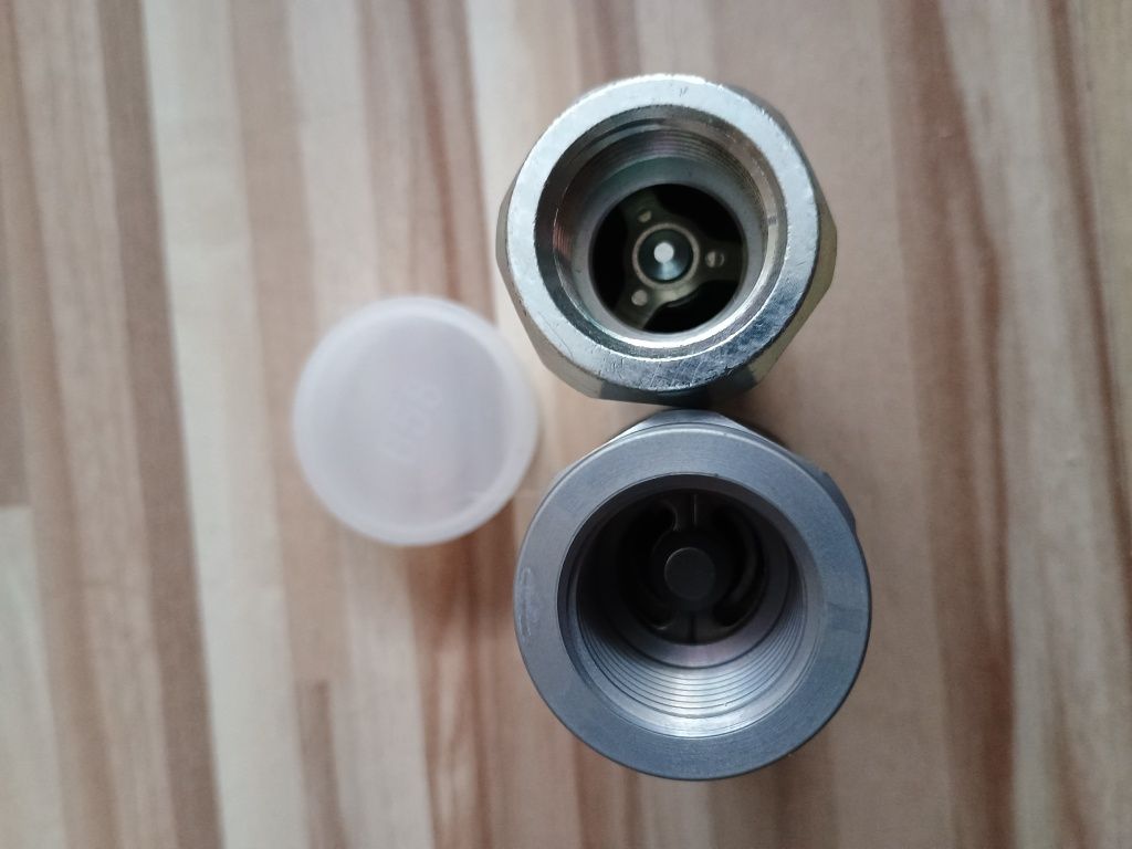 Szybkozlącze hydrauliczne suchodcinajace  gniazdo + wtyczka 1/2"-1/2"