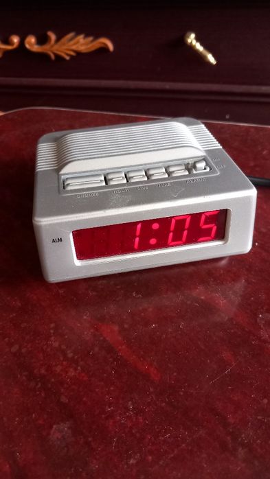 Електрогодинник- будильник .