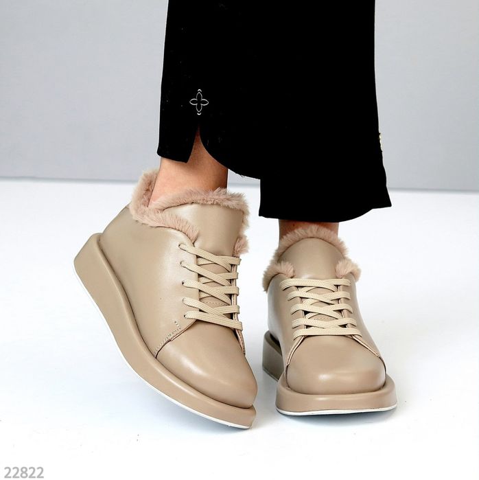 Жіночі шкіряні зимові черевики в кольорах