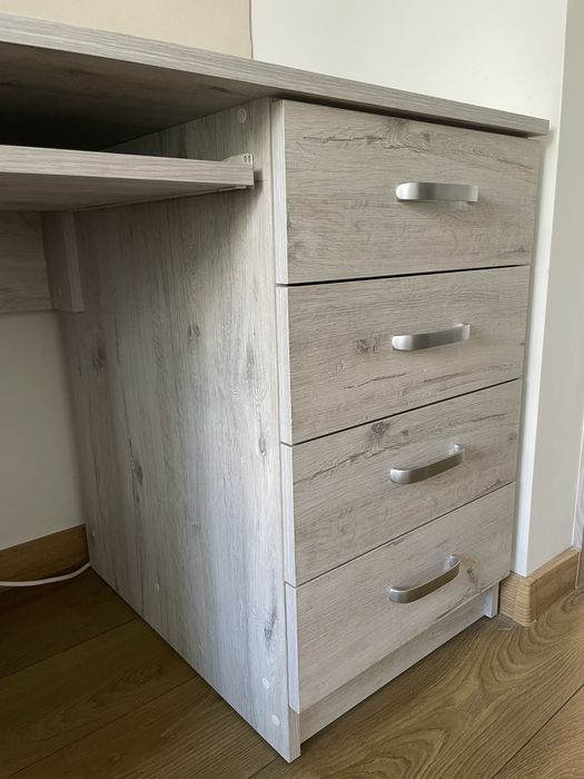 Zestaw biurko + szafki wiszące + panele tapicerowane