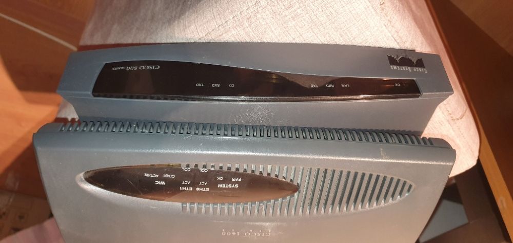 Cisco 1605 ISDN Router + Cisco 805 Serial Router64551774467331120