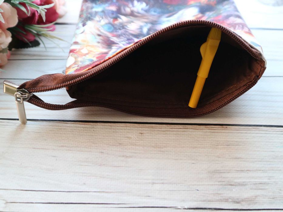 Kosmetyczka płaska do torebki kobieta z wilkiem PL handmade