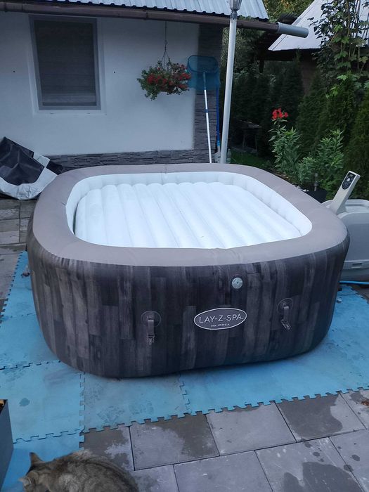 Jacuzzi LAY-Z-SPA Majorca jak nowe, stan idealny.