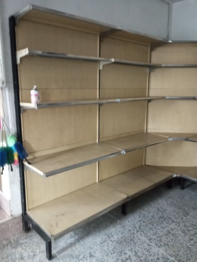 Vendo prateleiras de mercearia desmontagem em cargo do comprador
