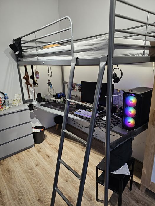 Łóżko na antresoli z biurkiem