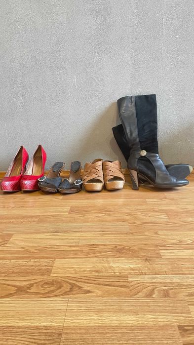 Туфлі, босоніжки, сандалі, чоботи р. 39