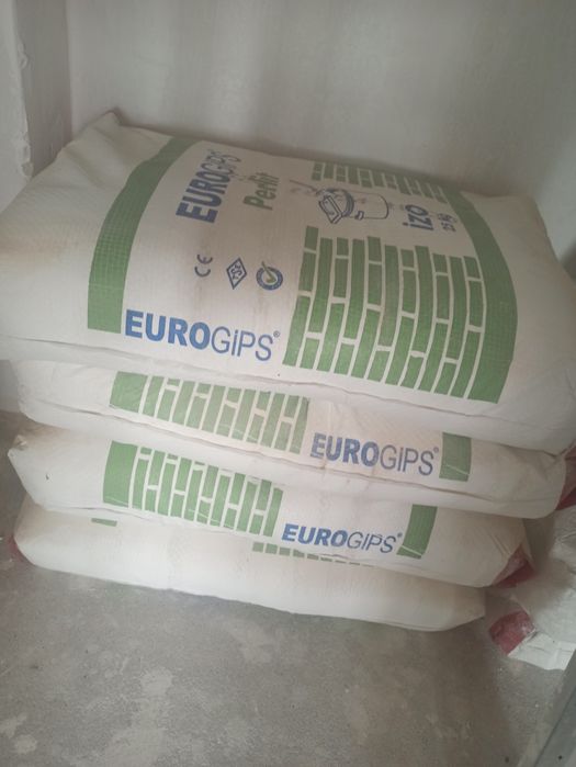Продам стартовую  шпатлевку Eurogips Perlit IZO 25 кг