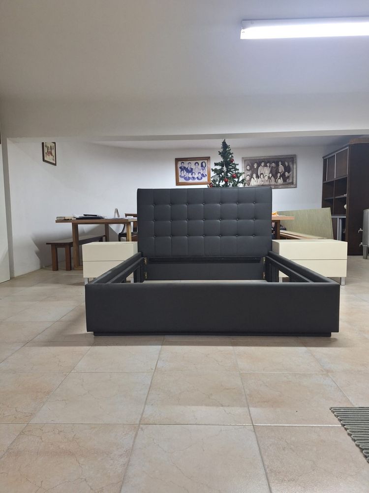 Cama estufada azul escuro