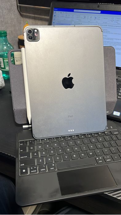 iPad Pro 11” 3ª Geração + Apple Pencil + Magic Keyboard