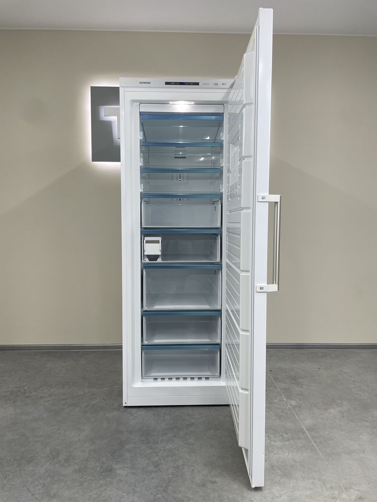 НОВА Морозильна камера Siemens GS58NAW41 400 л