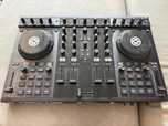 Native Instruments Traktor Kontrol S4 – kontroler DJ