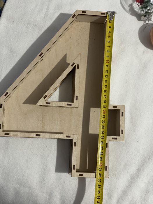 Деревяна форма у вигляді цифри 4