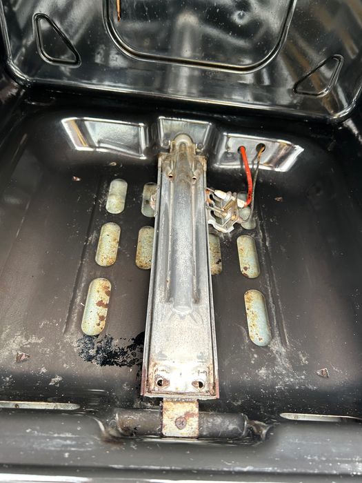 ГАЗОВА духовка вбудована, вживана, у відмінному стані.