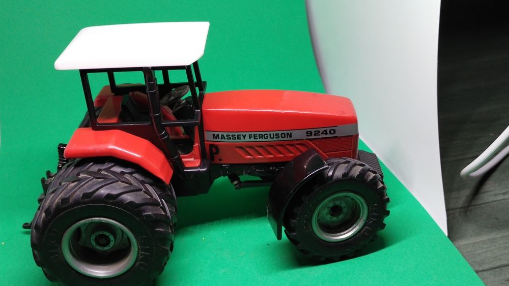 Siku traktor Massey Ferguson 1:32