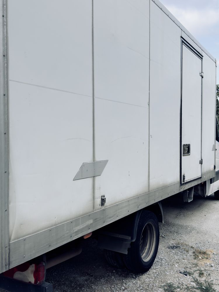 Mercedes Sprinter - Caixa de Fibra - Ideal para Transportes