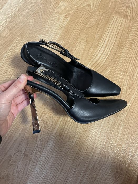 Туфлі на підборах