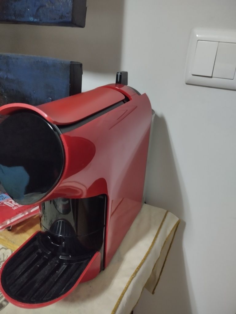 Máquina de café pouco usada