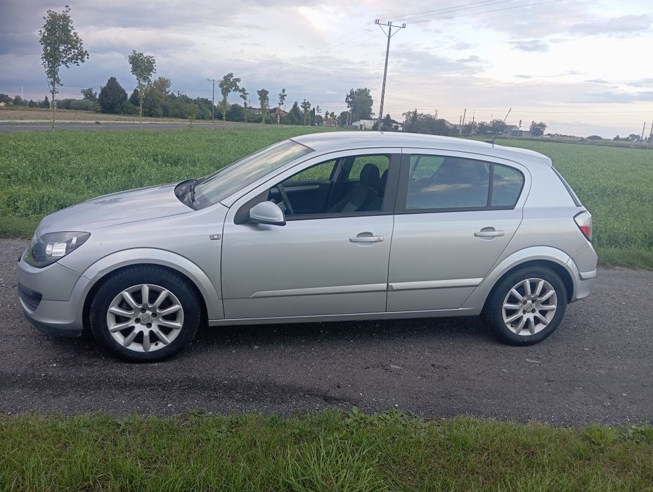 Astra H 1.6  Fajny stan Bez rdzy ! Aktualne!!