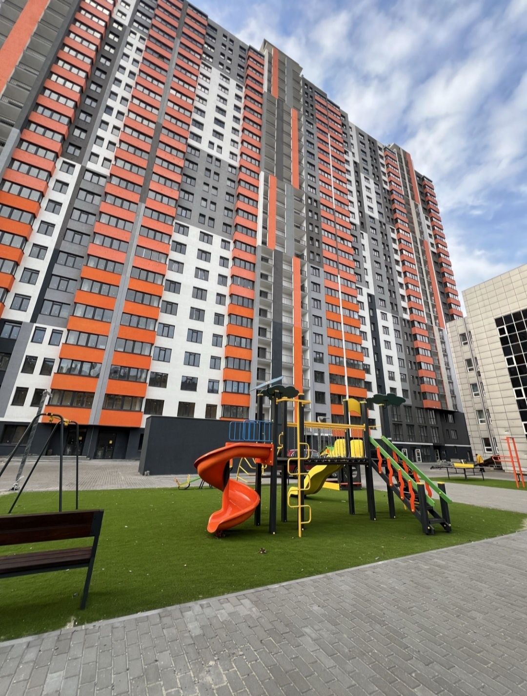 Продам 1-ком.,квартиру 36м² ЖК Дніпровська Мрія.   Вул. Сосюри 6.