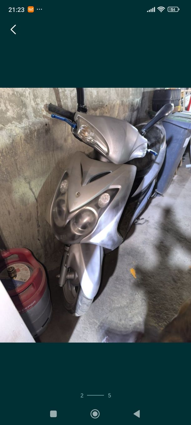 Vendo uma mota sym 125