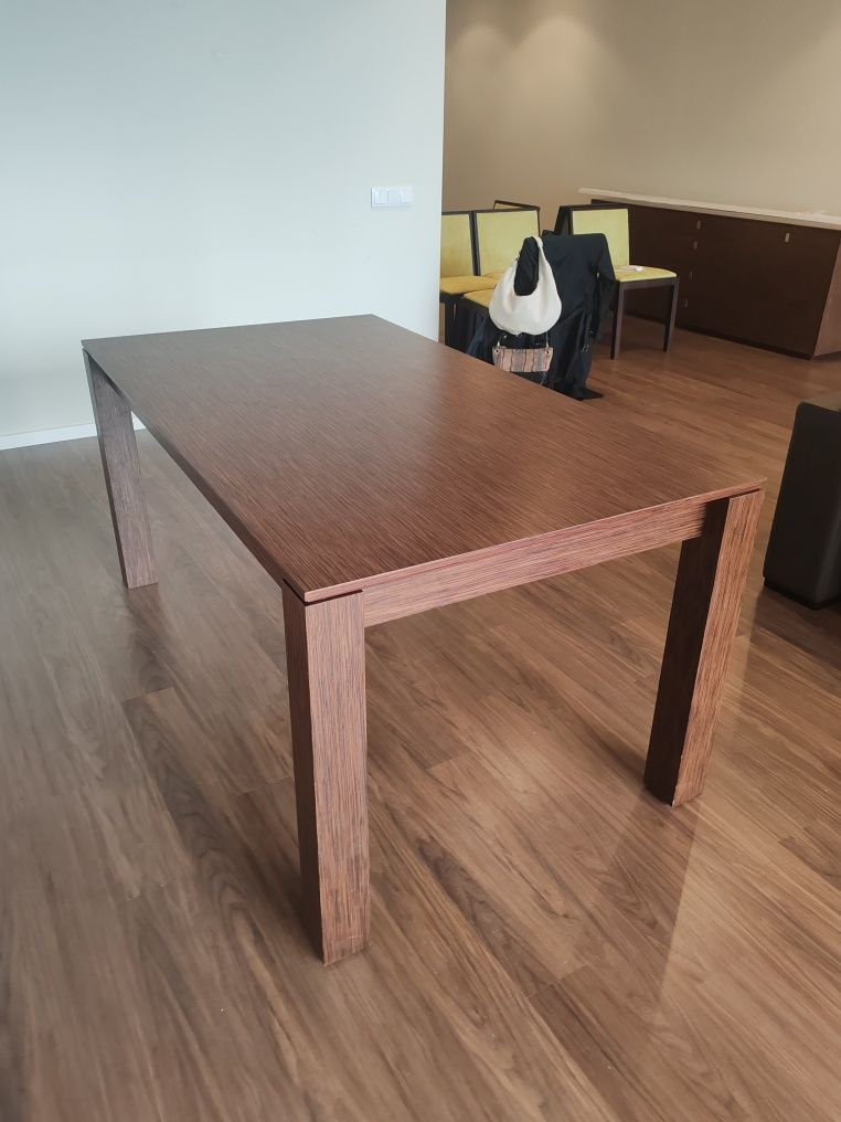 Mesa de jantar para sala (medida 160X90)