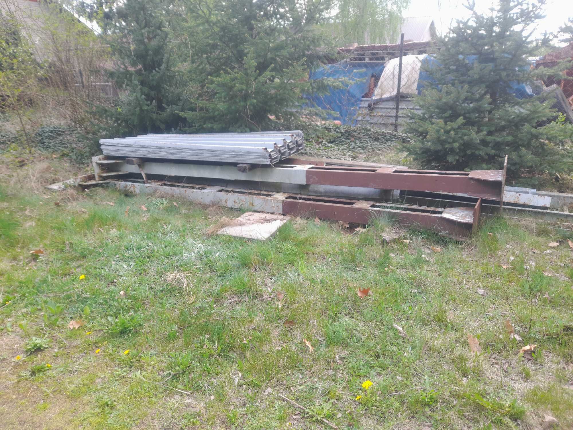 Wiata stalowa ze stacji paliw, blacha trapezowa ocynkowana