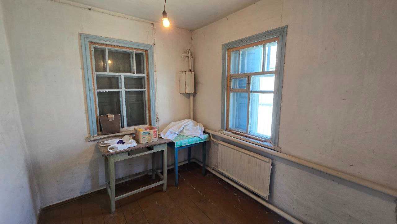 Будинок на просторій ділянці в самому центрі Слободи