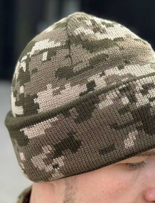 Армійська зимова в'язана шапка військова утеплена шапка з відворотом
