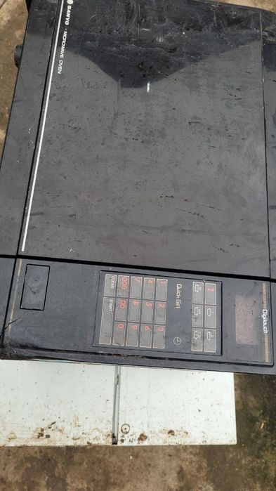 Мікроволновка по запчастинах