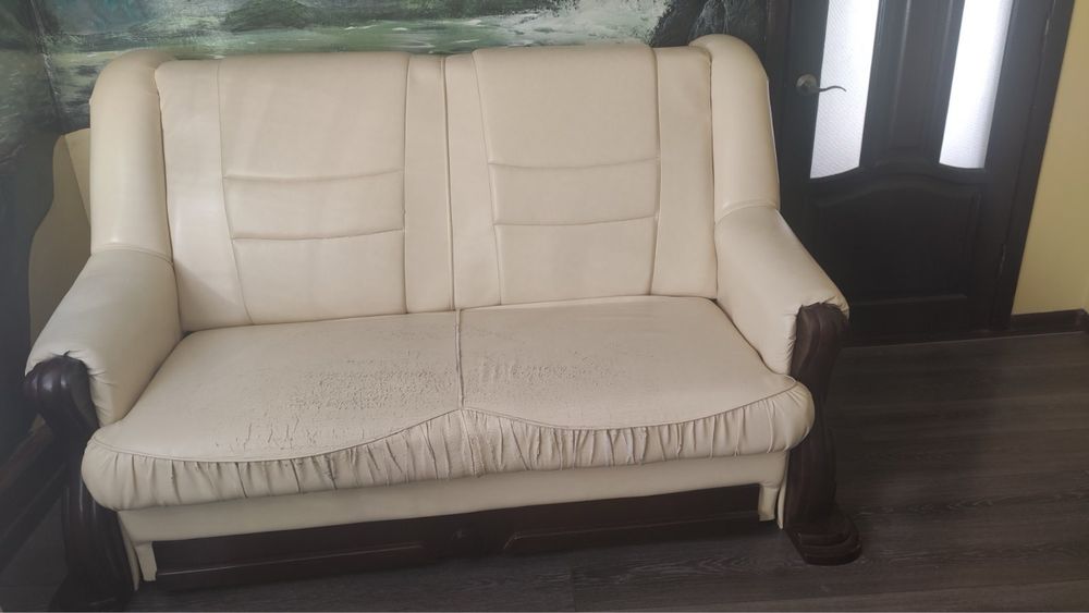 Диван ліжко розкладний шкіряний