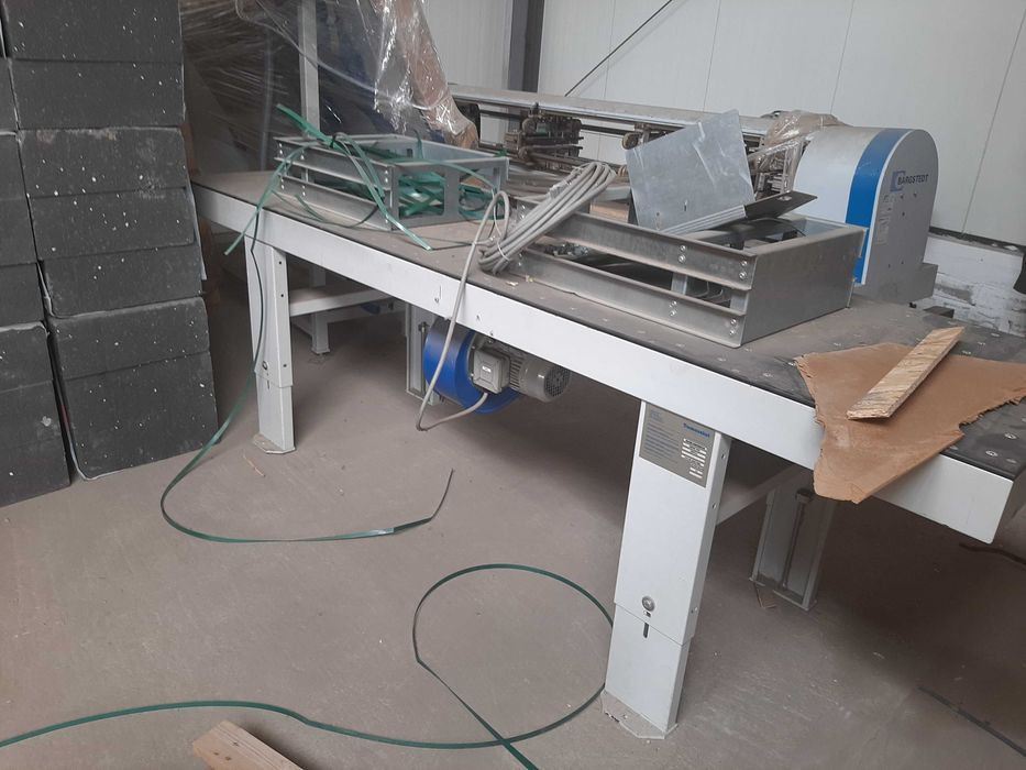 Syndyk sprzeda stół z poduszką powietrzną TOMASSINI