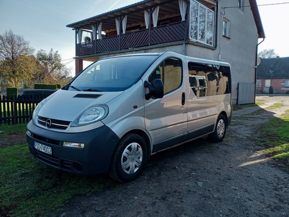 Wynajem Busa Opel Vivaro 9 osobowy