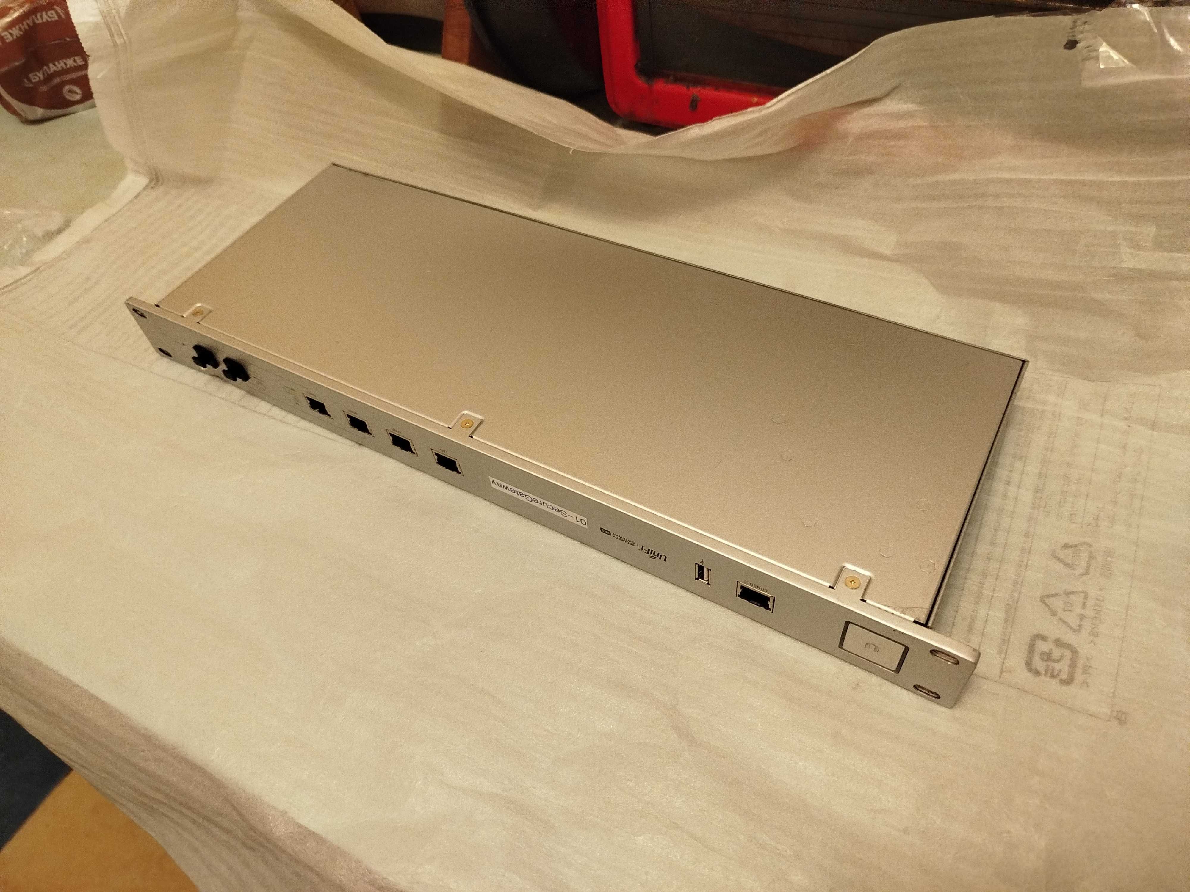 Роутер UniFi USG-PRO-4 Security Gateway
