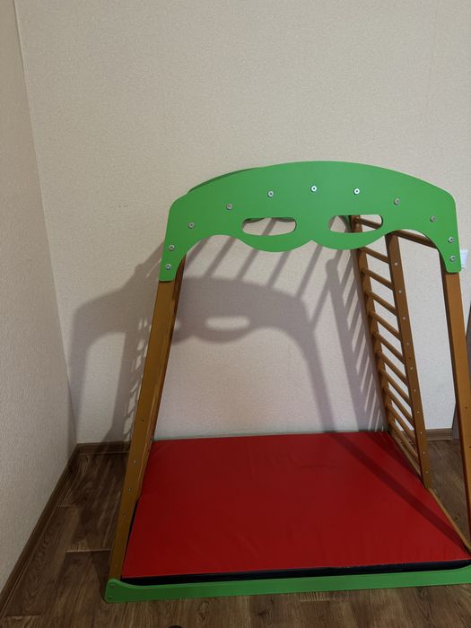 Дитячий спортивний куточок уголок пиклера