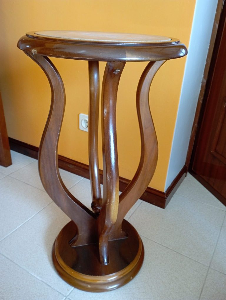 3 Vasos e um pedestal