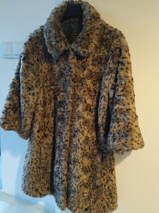 Sztuczne futro w cętki River Island rozm. 36, 75 zł lub gratis*