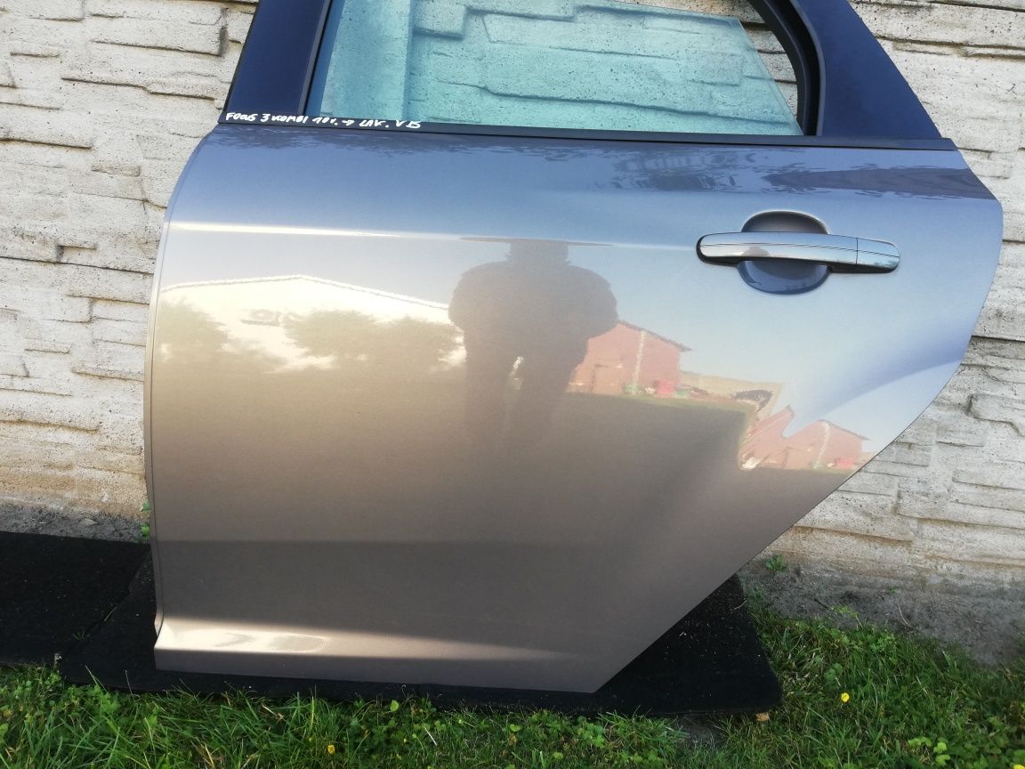 Drzwi lewe tylne lewy tył Ford Focus mk3 III kombi kolor VB w kolor