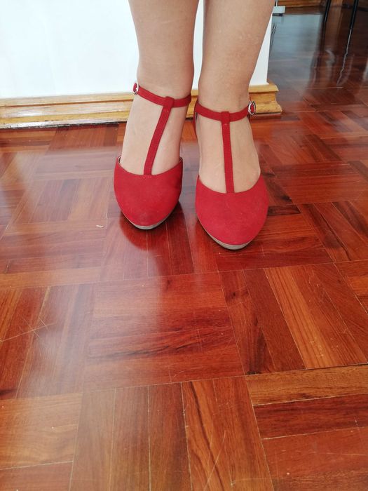 Sapatos Feminino Salto em camurça vermelha