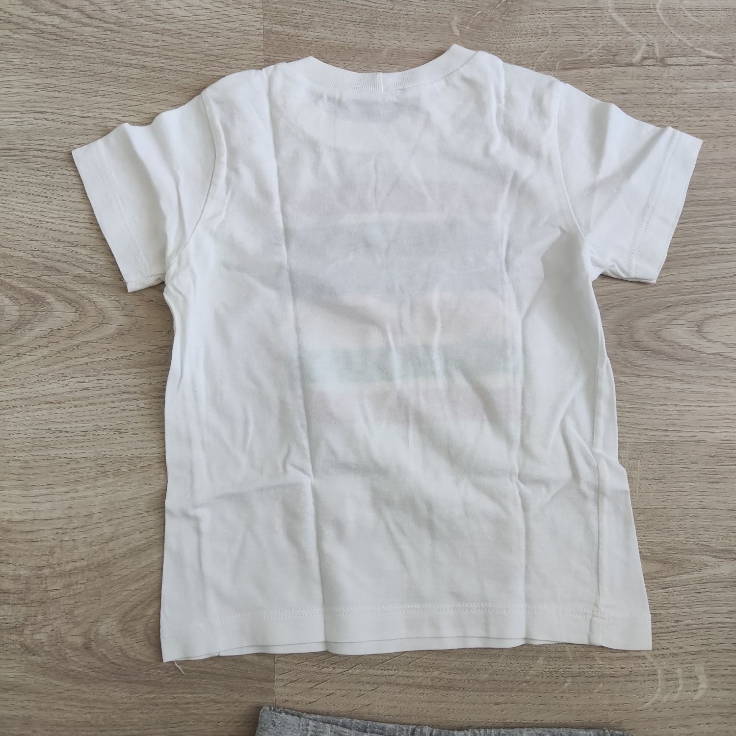 Calções e T-shirt Benetton (4 anos)