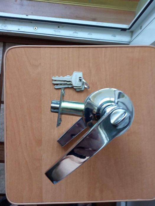 Подарок - ручка дверная APECS