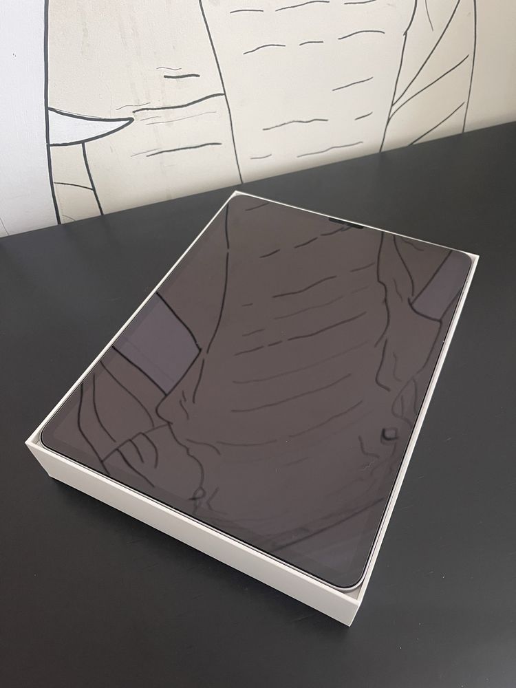 iPad Pro (12.9-inch) (6th generation)