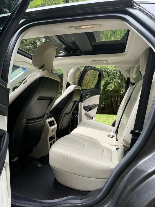 Ford Edge      2016